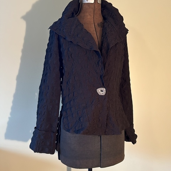 Courtney Washington size small light weight jacket poly and Lycra unique button - Picture 13 of 17